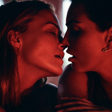 Geraldine Kemper - Magazine and Event Shoots Collection in kim feenstra and geraldine kemper for linda magazine by marc de groot 10.jpg - hidden celebrity photo